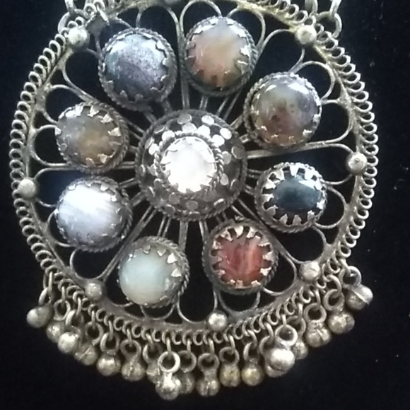 Multi Colored Jade Necklace. - Picture 2 of 8